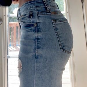 Cute ripped fitting Sumer jeans